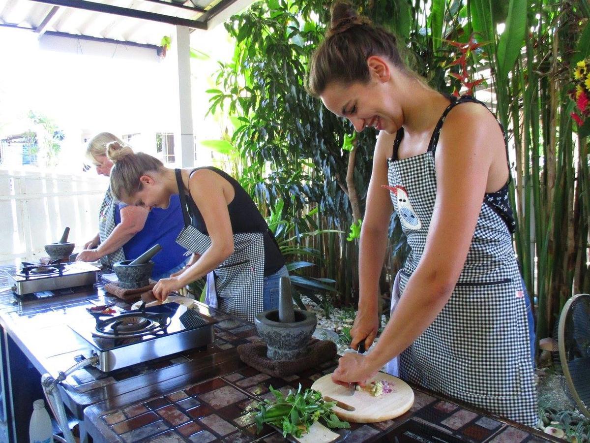 チエンマイ Sister House Chiangmai (Adults Only) Bed & Breakfast エクステリア 写真